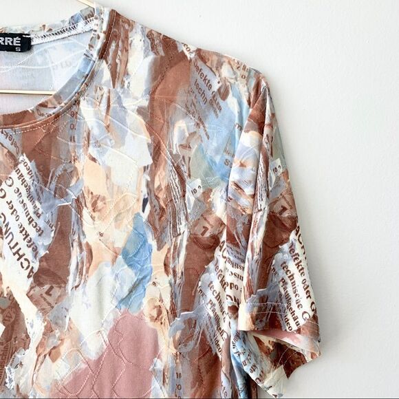 GF Ferre Blue Brown Abstract Print Newspaper Words Short Sleeve Tee - Picture 2 of 8